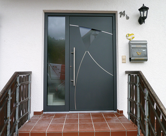 Anthrazit Design-Tür mit Glas nachher